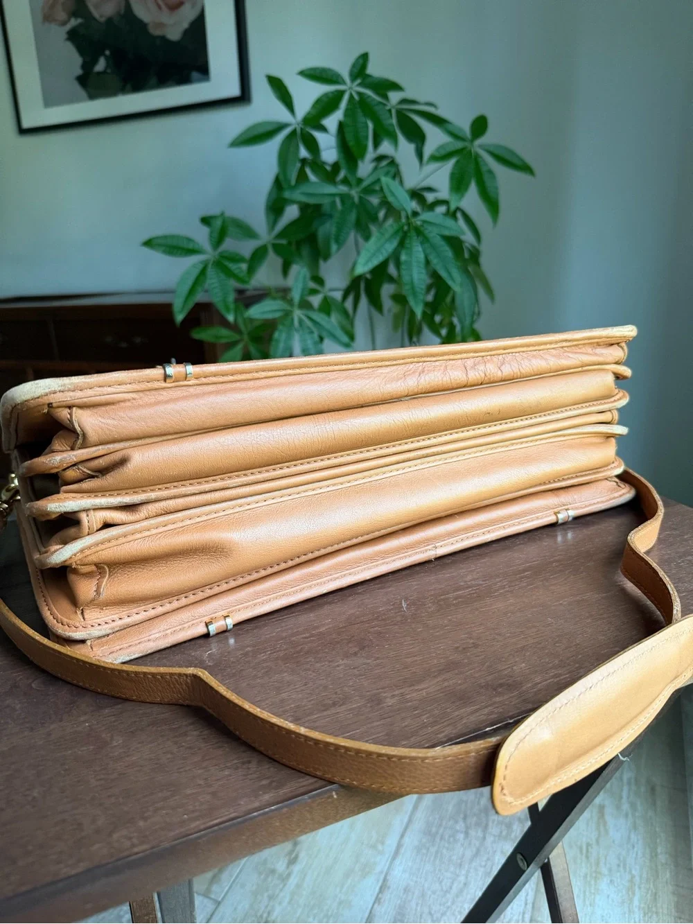Classic Tan Leather Briefcase with Adjustable Shoulder Strap